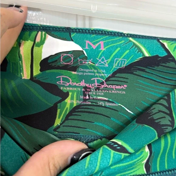Dorothy Draper | Brazilliance |Green Leafy Legging | Medium - Picture 6 of 6